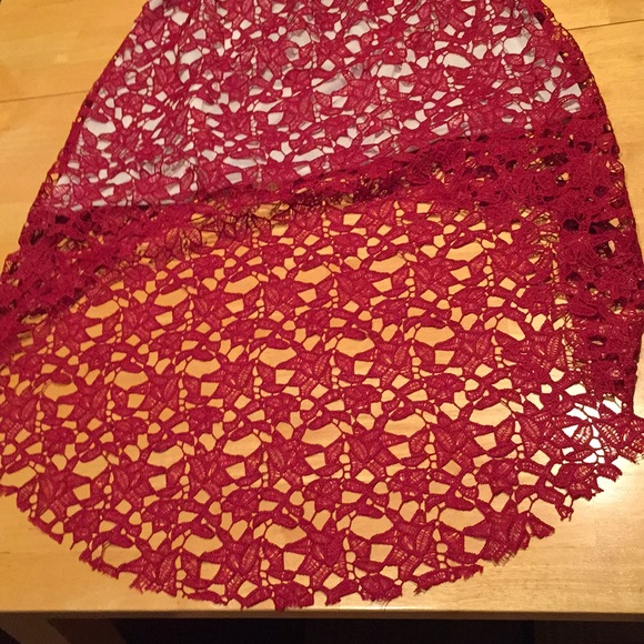 Lace overset red and white highlow dress - Picture 5 of 5